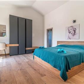 7 bedroom villa with pool in Svetvinčenat, sleeps 14